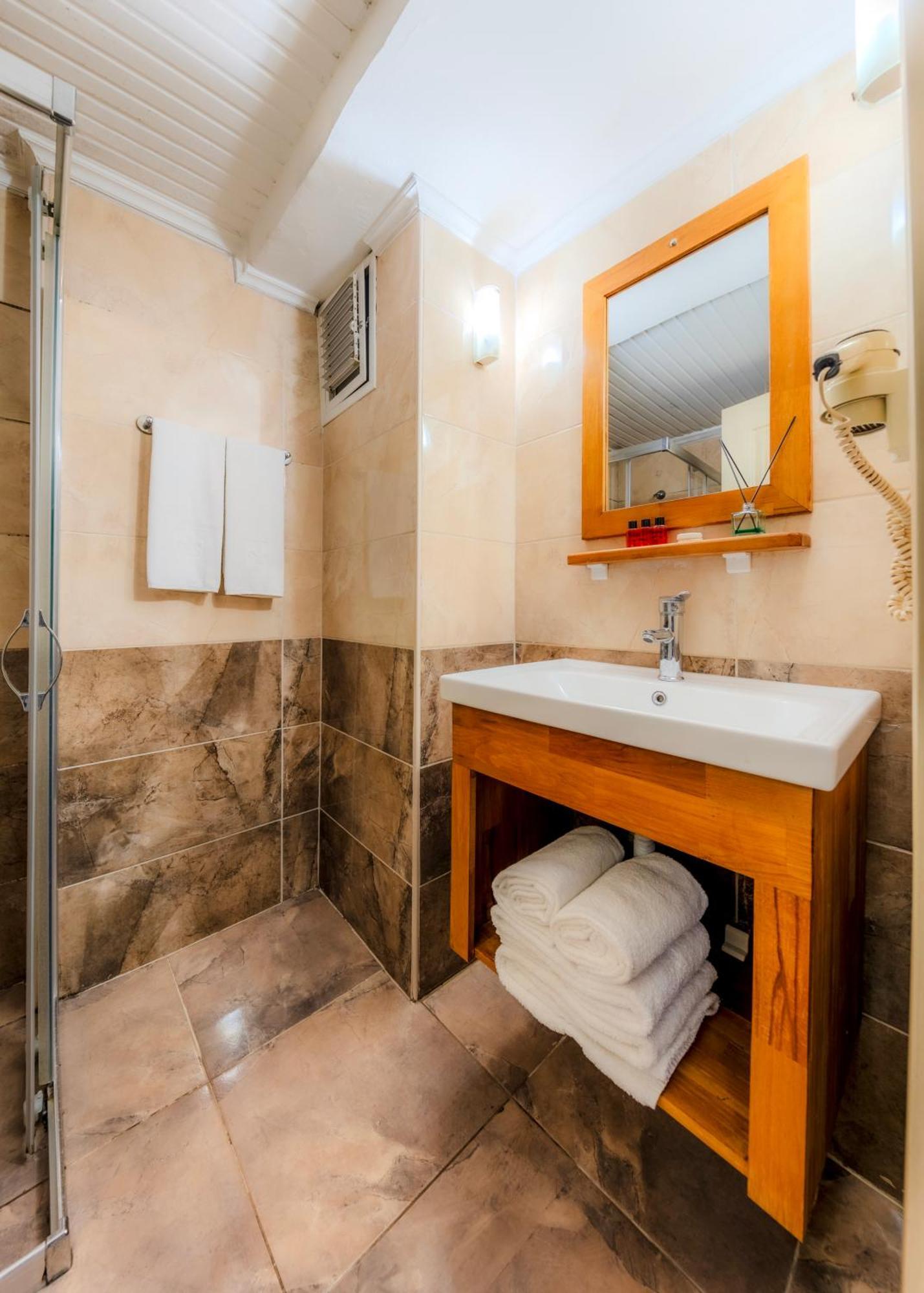 Hamit Hotel Istanbul Bagian luar foto